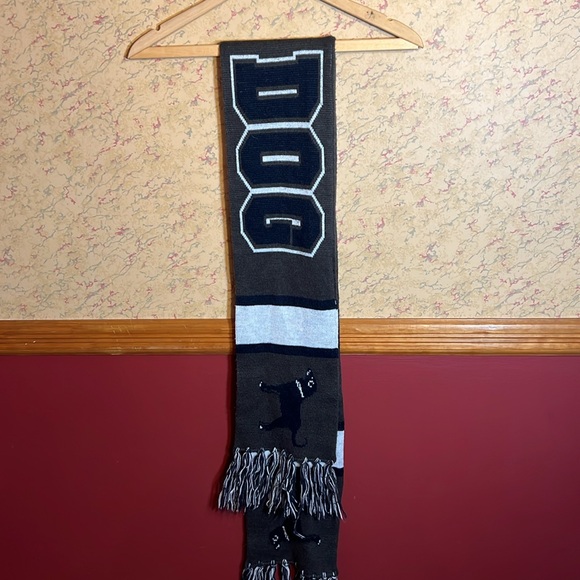 Black Dog Scarf - Picture 3 of 4